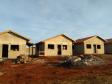 Construção de 56 casas populares chega à metade em Cambará