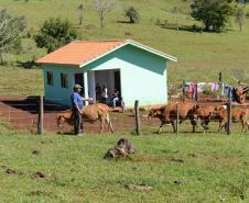 Governo do Paraná e Banco do Brasil financiarão construção de moradias para agricultores familiares