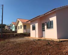 Casas populares são entregues de graça a famílias de Quedas do Iguaçu