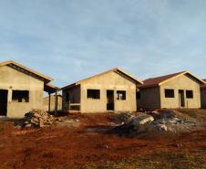Construção de 56 casas populares chega à metade em Cambará