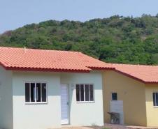 Famílias carentes de Manfrinópolis recebem casas de graça