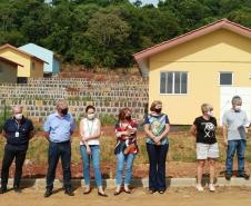  Casas populares são entregues a 21 famílias de Coronel Vivida