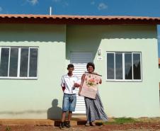 Famílias de Marmeleiro recebem novas moradias de graça