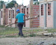 Novas casas em Rio Azul vão atender famílias com renda de até três salários mínimos