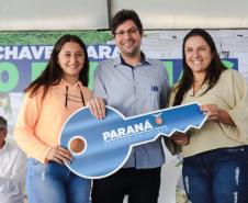 Governo ajuda 114 famílias de Paranavaí a comprar apartamentos em novo residencial