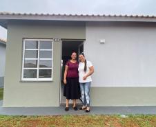 Mulheres são as mais beneficiadas com a construção de casas populares no Paraná - Foto: Cohapar