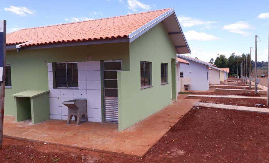 Projeto de casas populares da Cohapar é concluído em Barbosa Ferraz