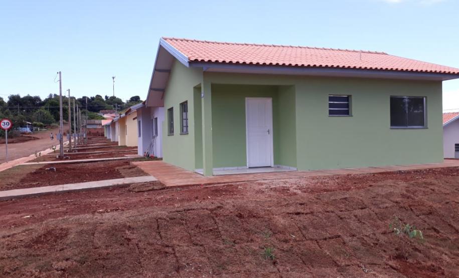 Projeto de casas populares da Cohapar é concluído em Barbosa Ferraz