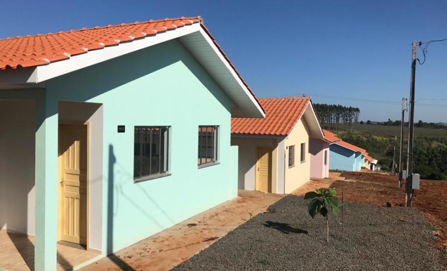 Casas populares são entregues de graça a famílias de Quedas do Iguaçu