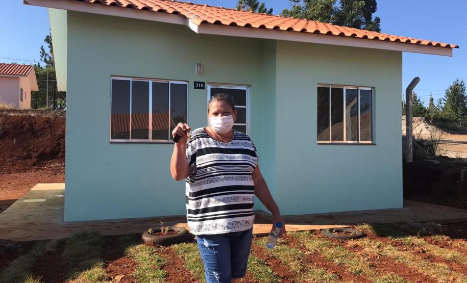 Casas populares são entregues de graça a famílias de Quedas do Iguaçu