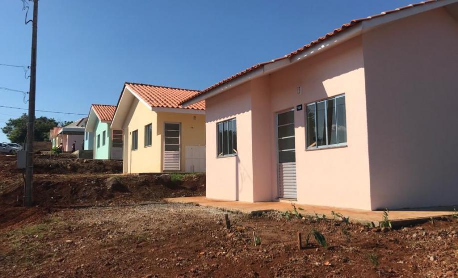 Casas populares são entregues de graça a famílias de Quedas do Iguaçu
