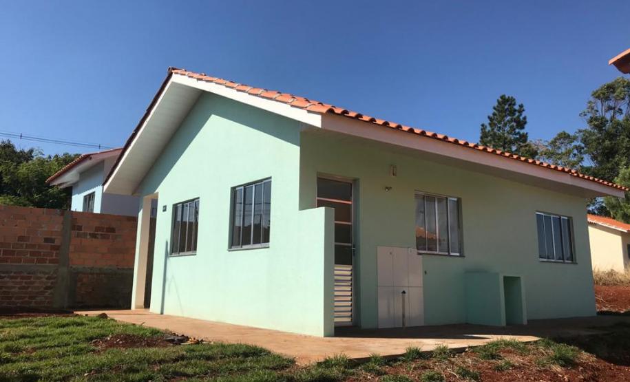 Casas populares são entregues de graça a famílias de Quedas do Iguaçu