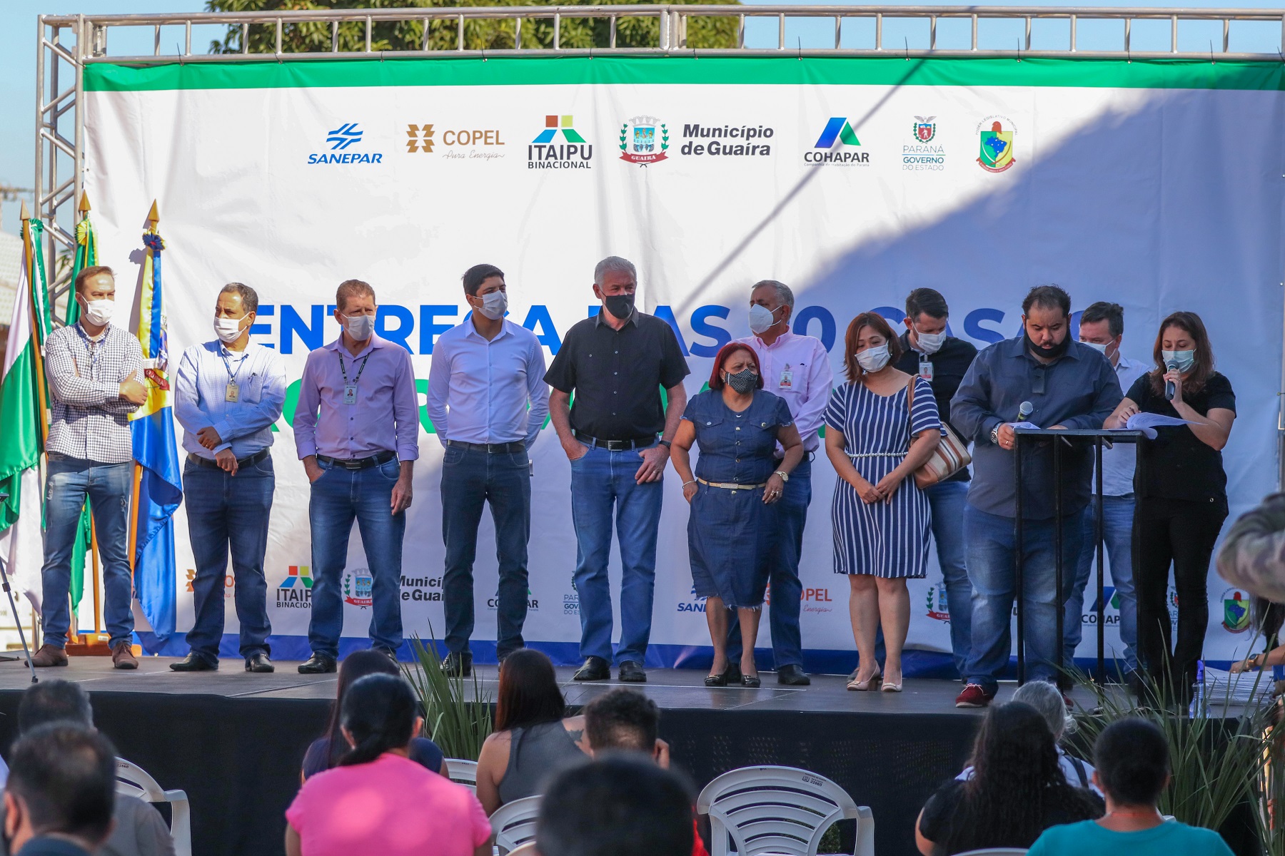 Famílias de Guaíra que residiam em condições precárias recebem novas moradias