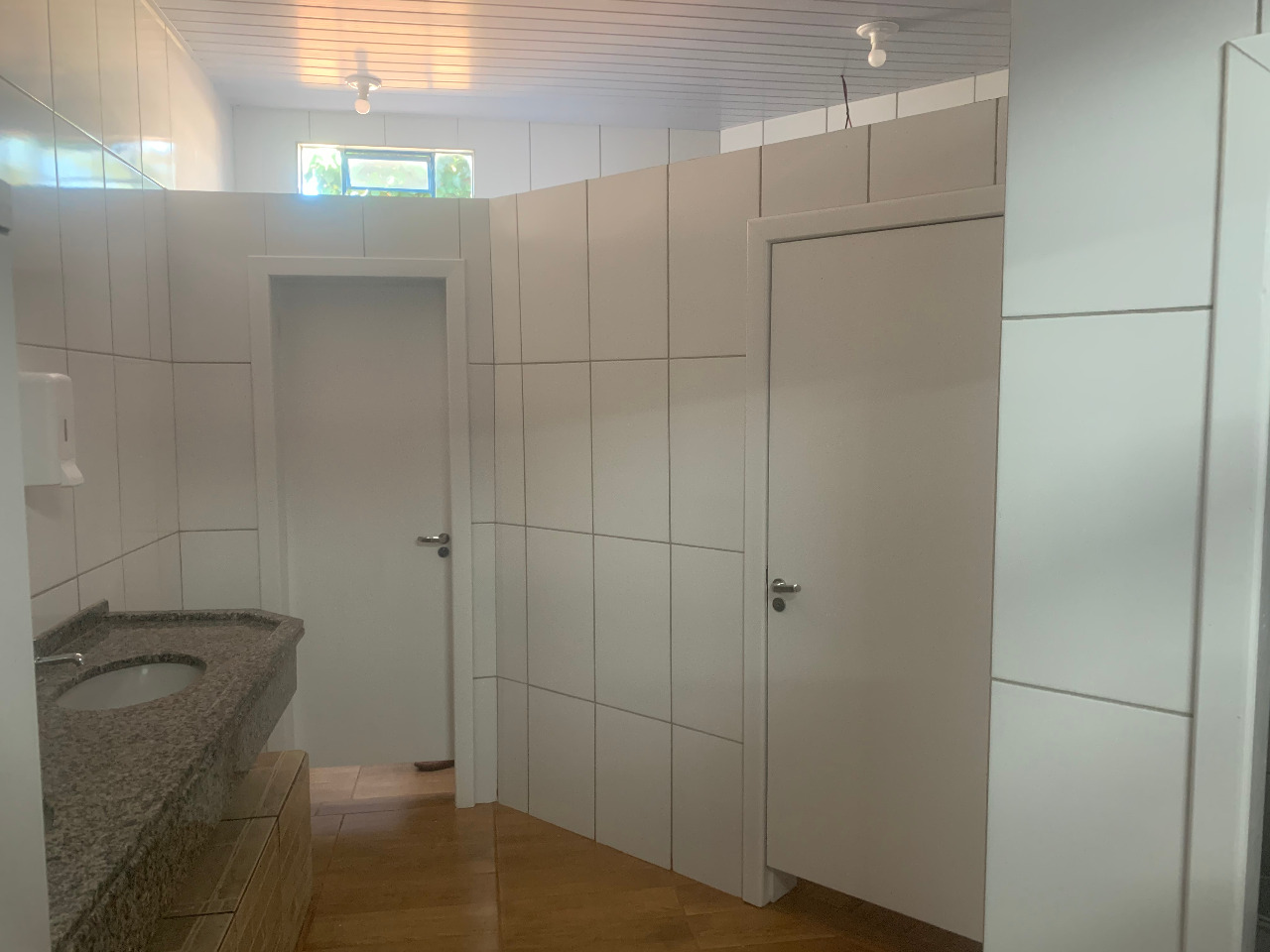 Escola em Santa Izabel do Oeste recebe nova quadra poliesportiva