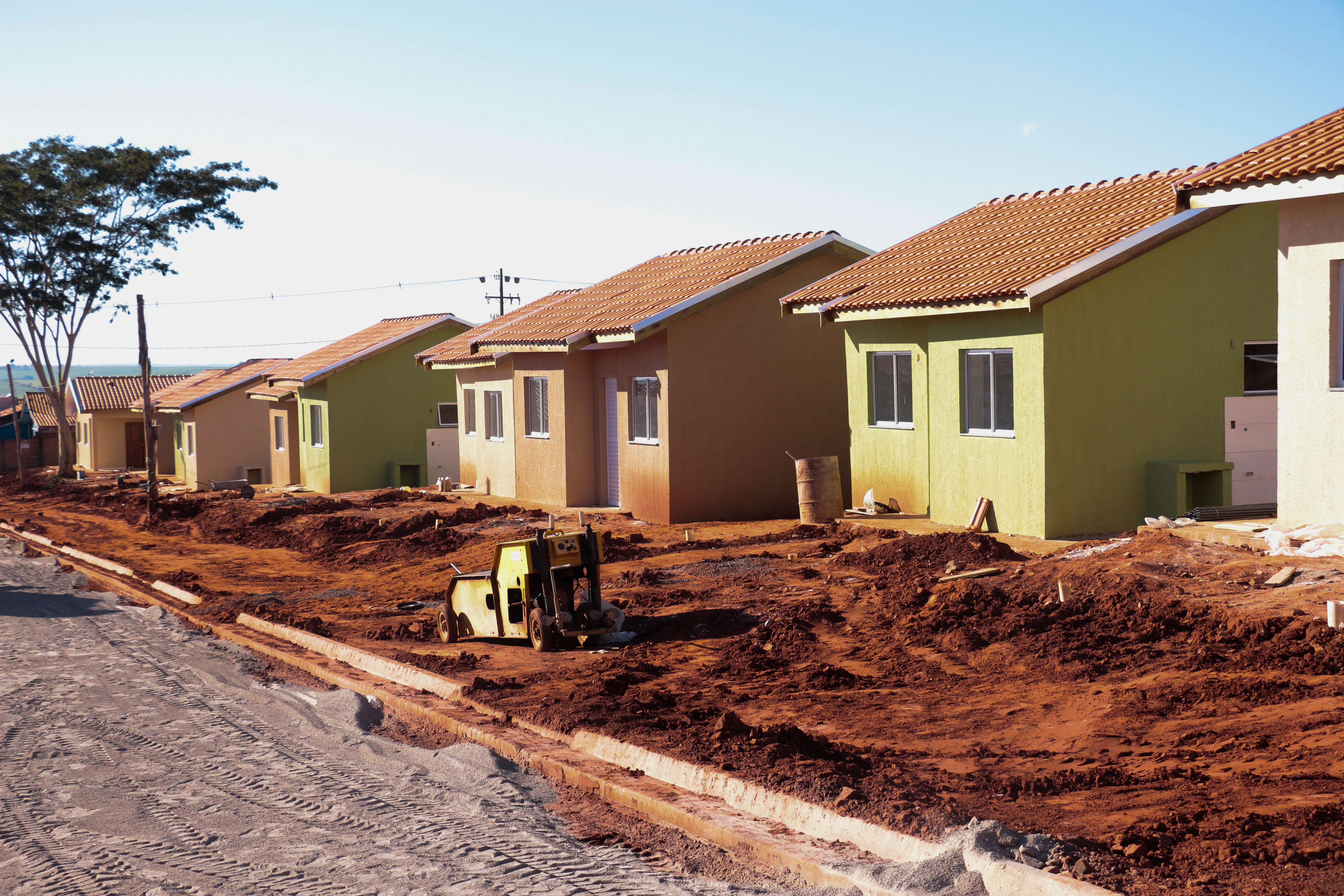 Famílias em vulnerabilidade de Centenário do Sul receberão moradias sem custos