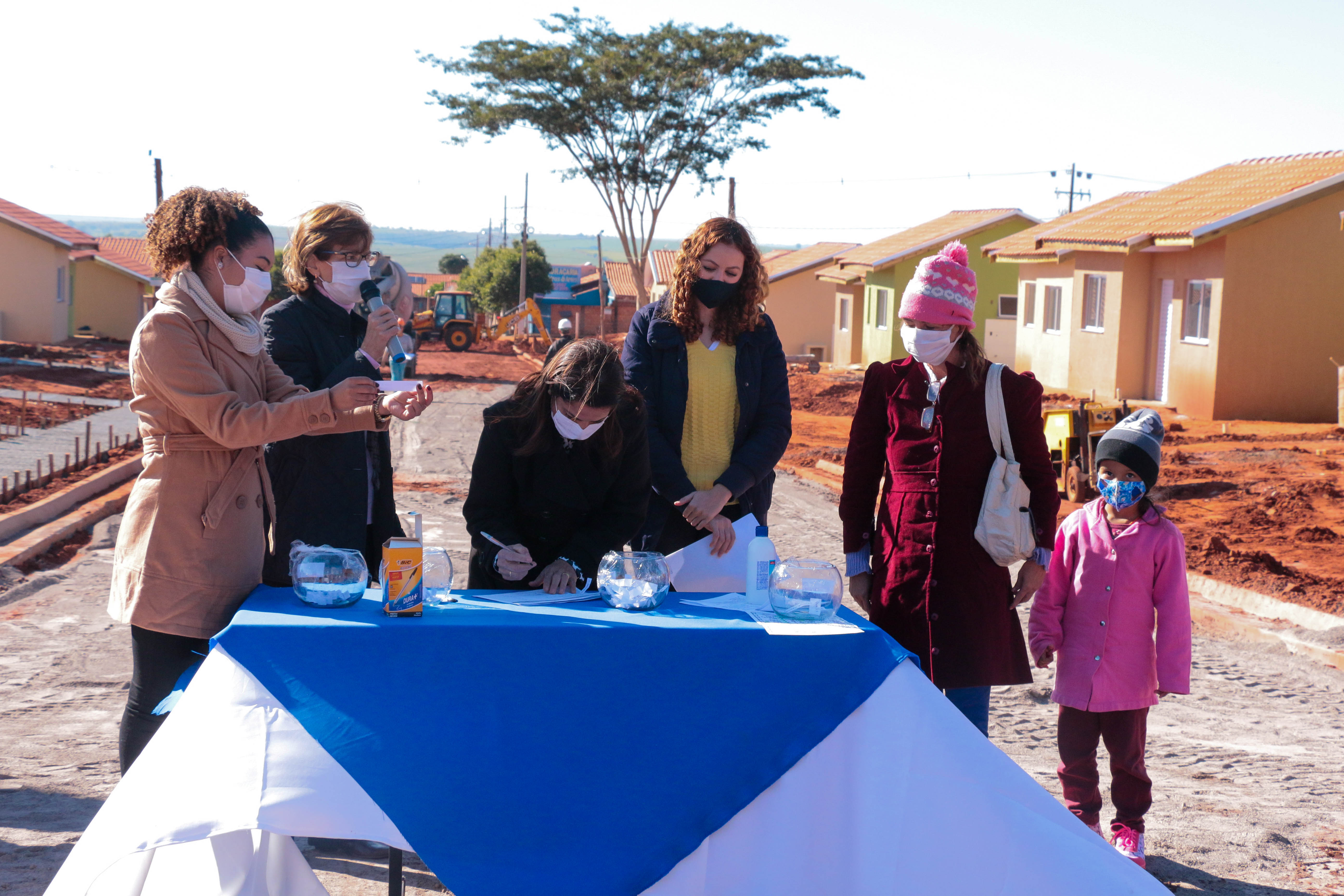 Famílias em vulnerabilidade de Centenário do Sul receberão moradias sem custos