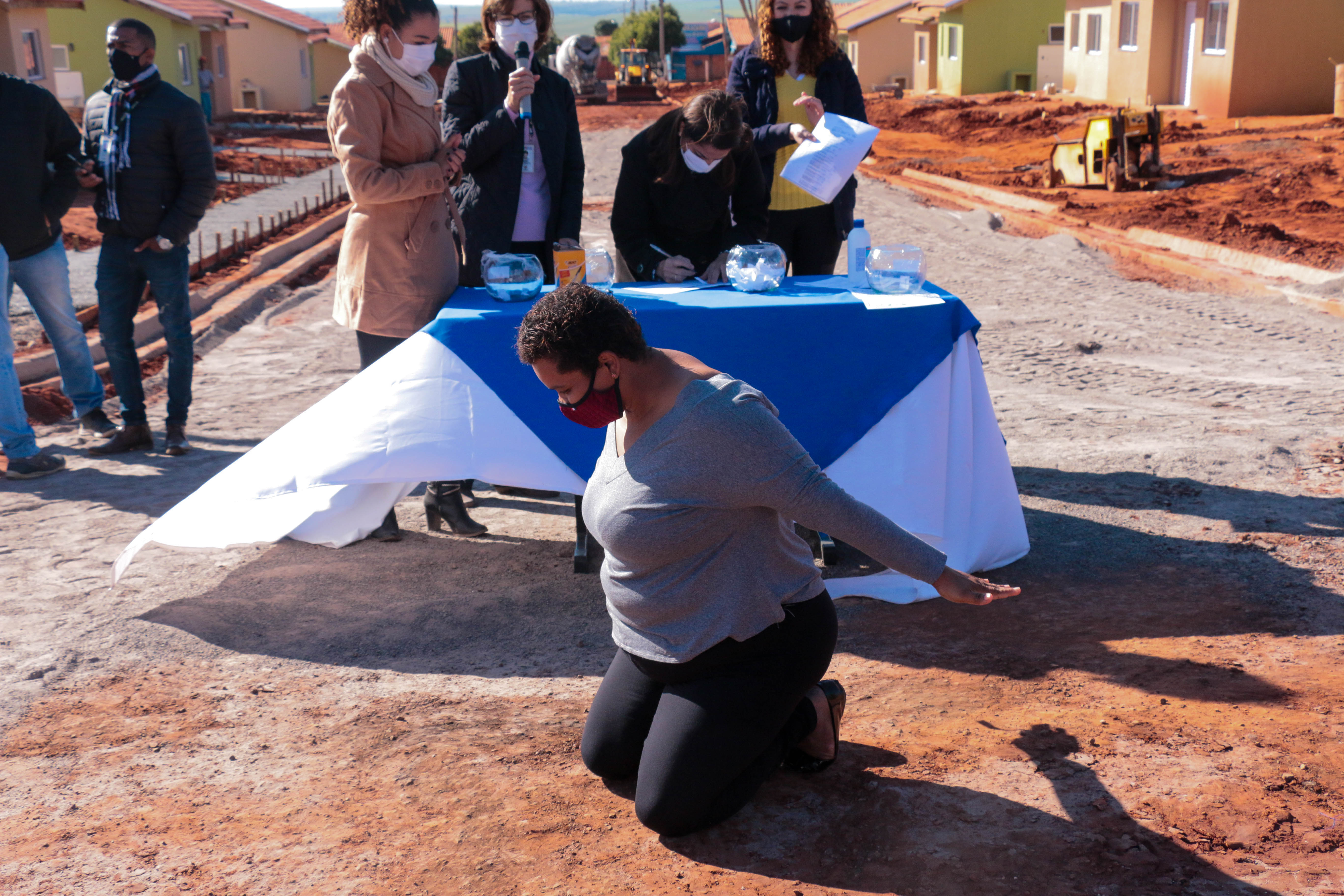 Famílias em vulnerabilidade de Centenário do Sul receberão moradias sem custos