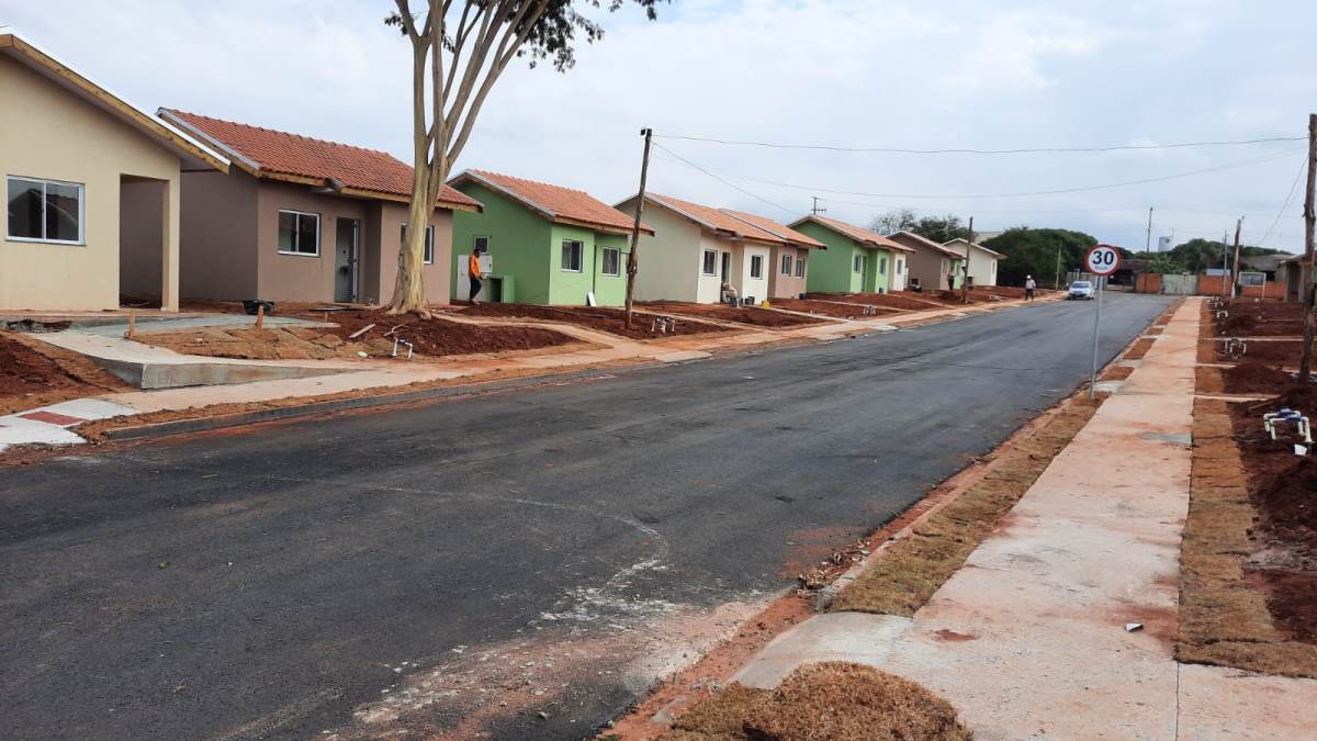 Construção de casas em Centenário do Sul chega à fase final