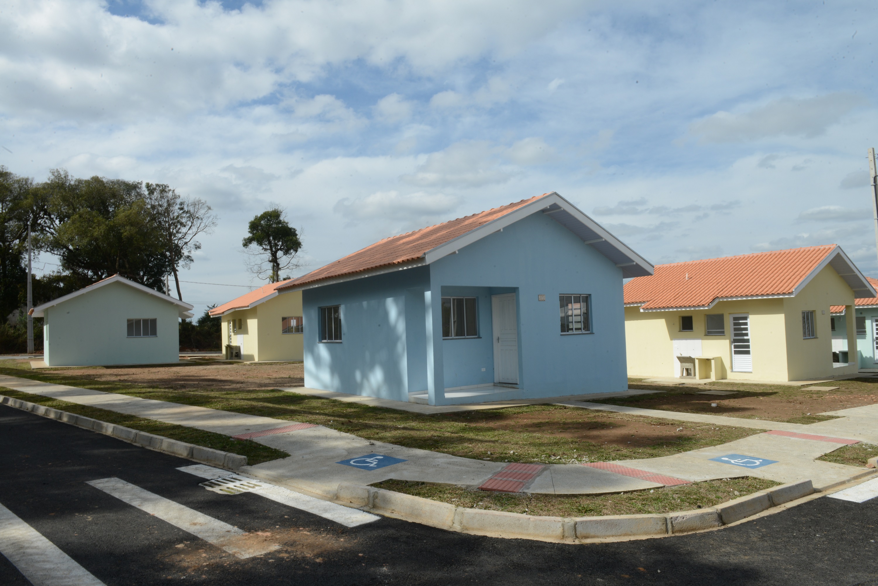 amílias de São João do Triunfo recebem chaves da casa própria