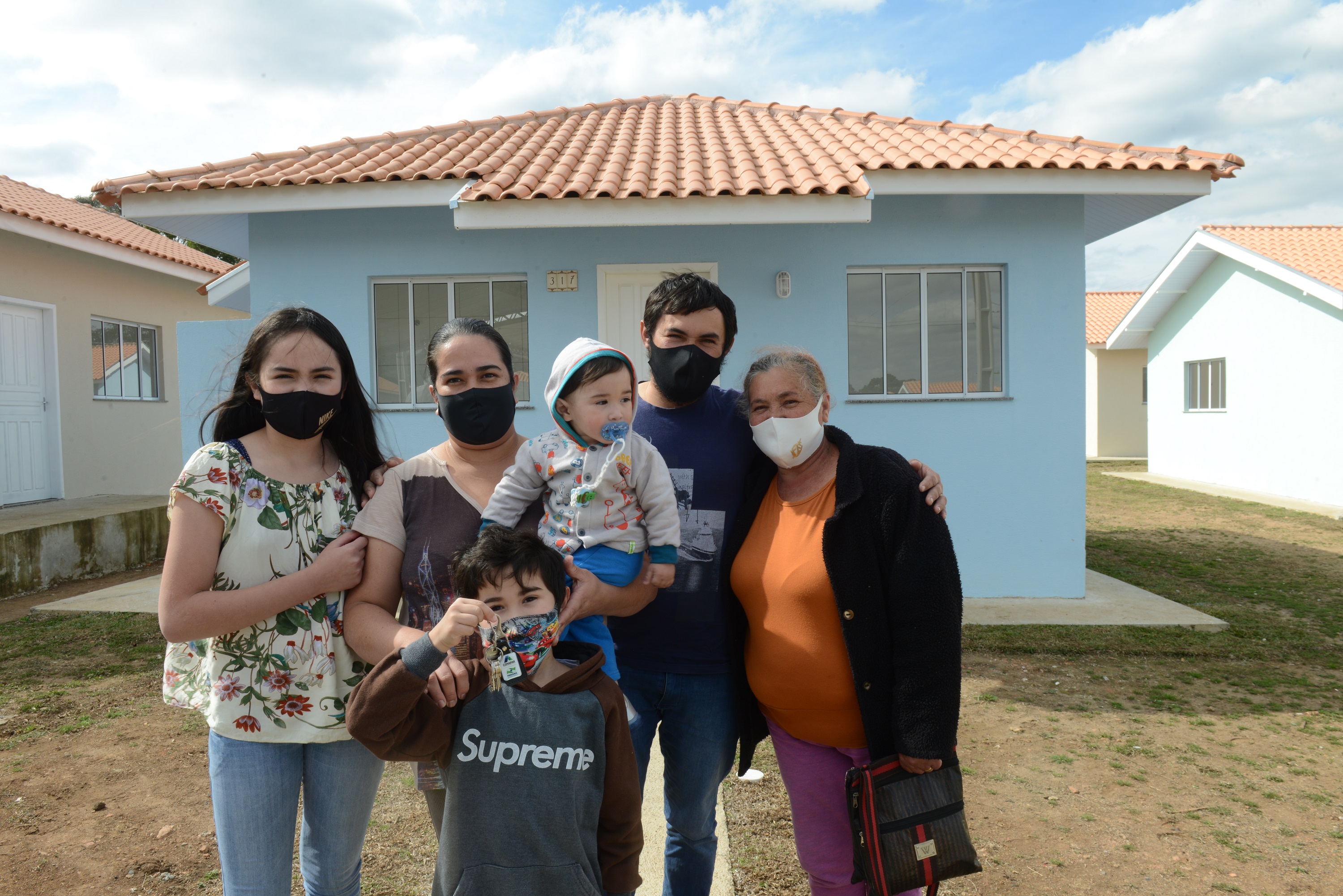 amílias de São João do Triunfo recebem chaves da casa própria