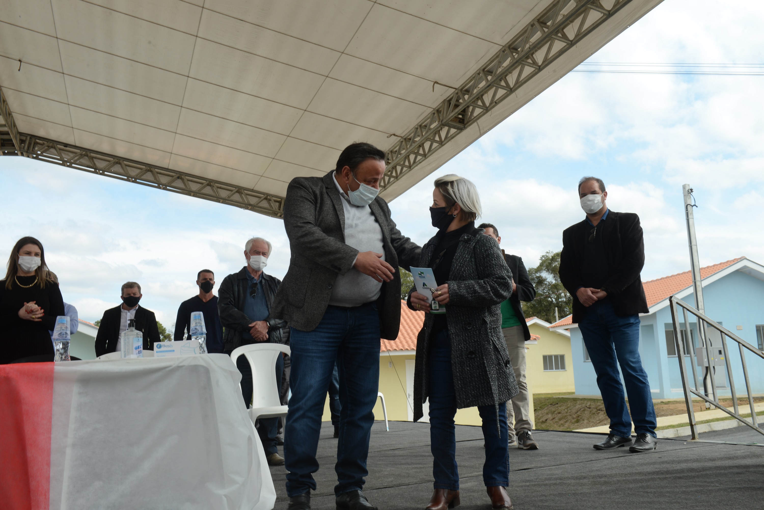 amílias de São João do Triunfo recebem chaves da casa própria