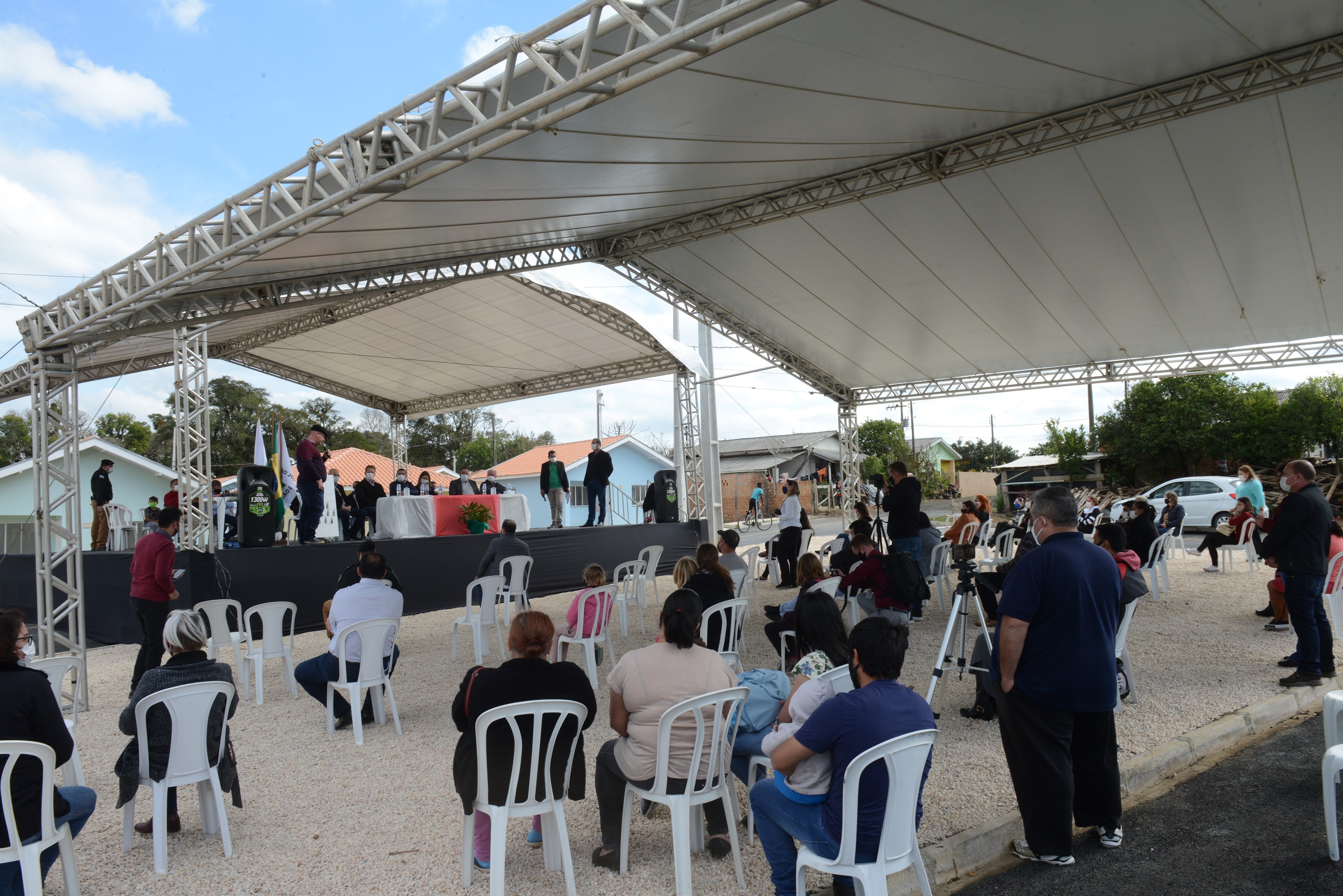 amílias de São João do Triunfo recebem chaves da casa própria