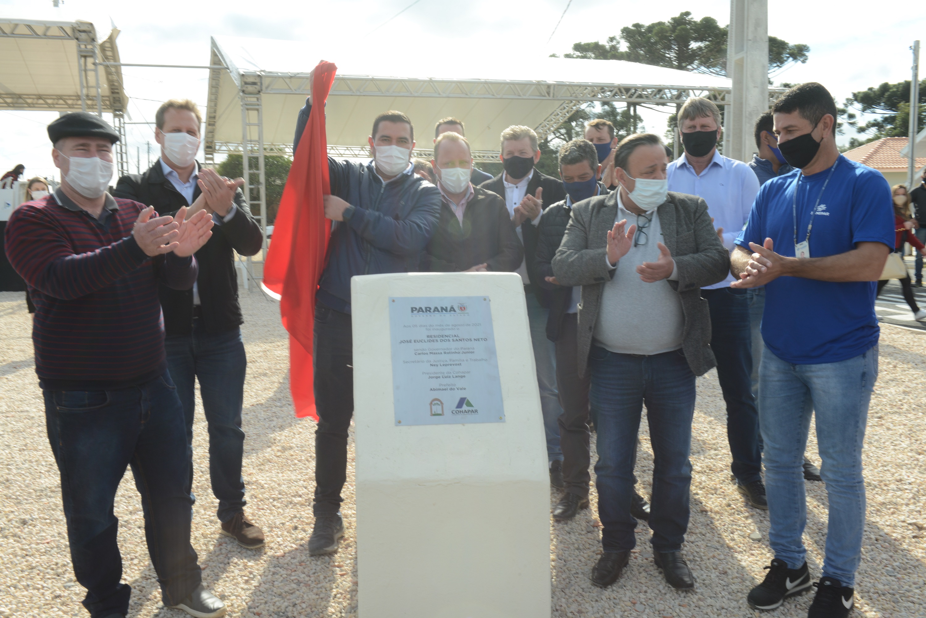 amílias de São João do Triunfo recebem chaves da casa própria