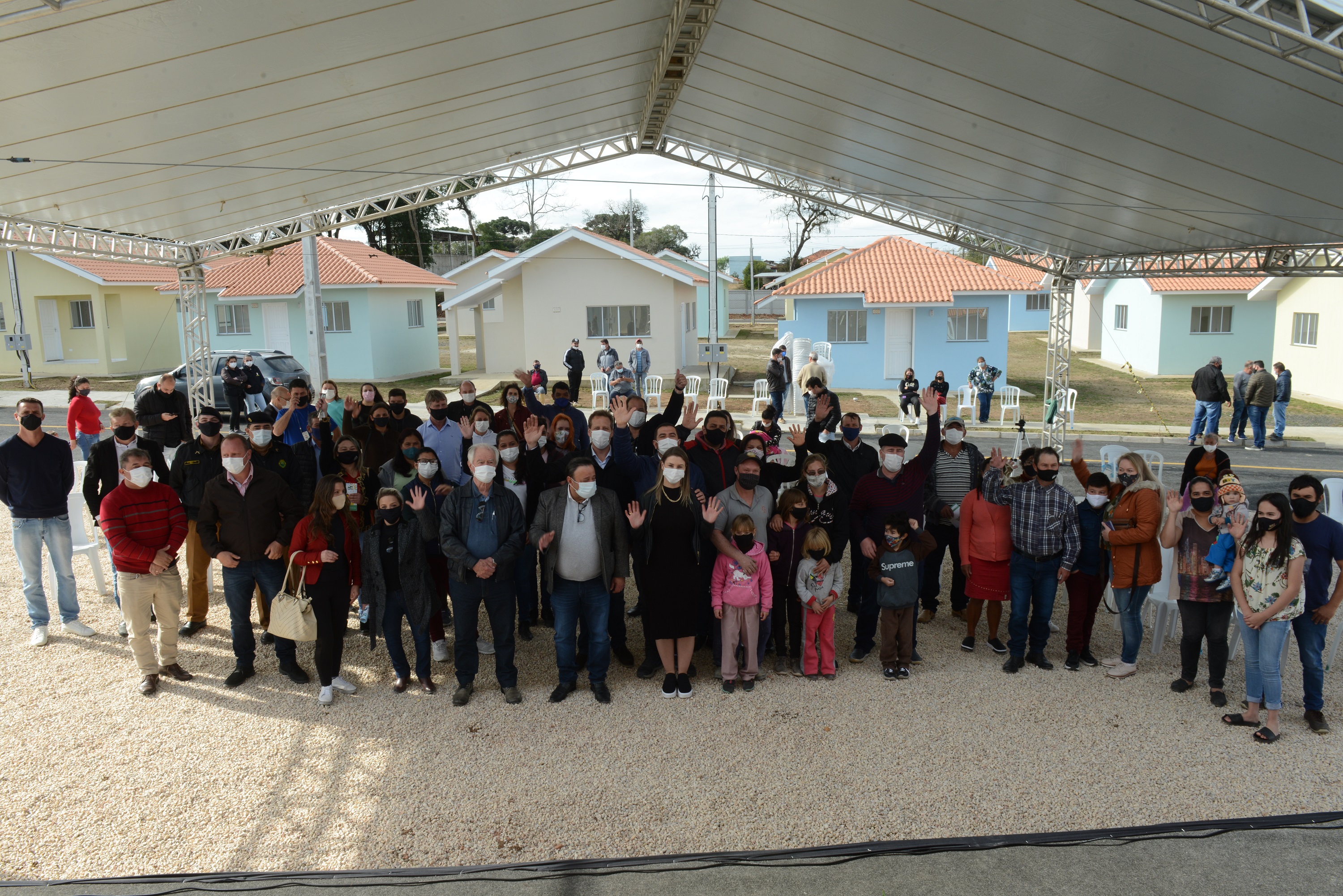 amílias de São João do Triunfo recebem chaves da casa própria