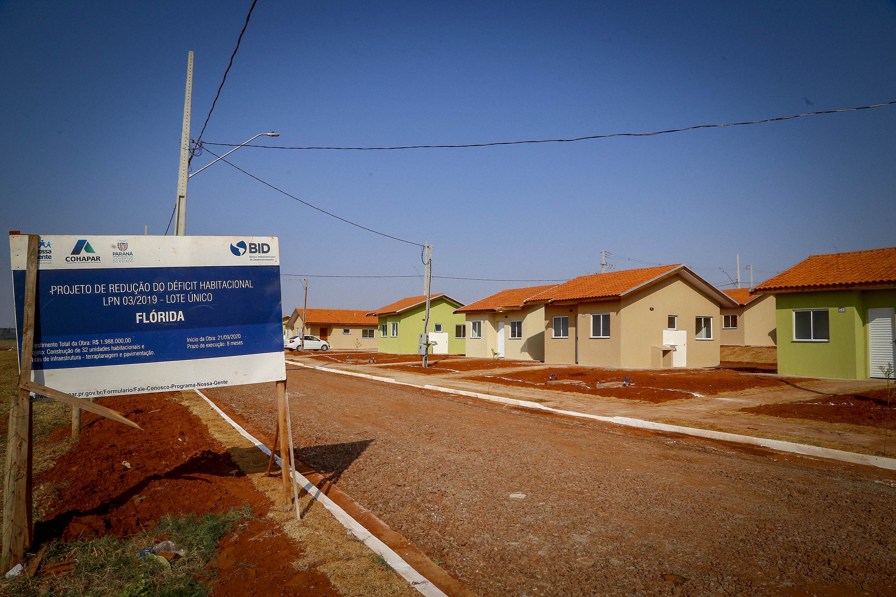 Famílias de Flórida recebem 32 casas concedidas gratuitamente pelo Governo do Estado