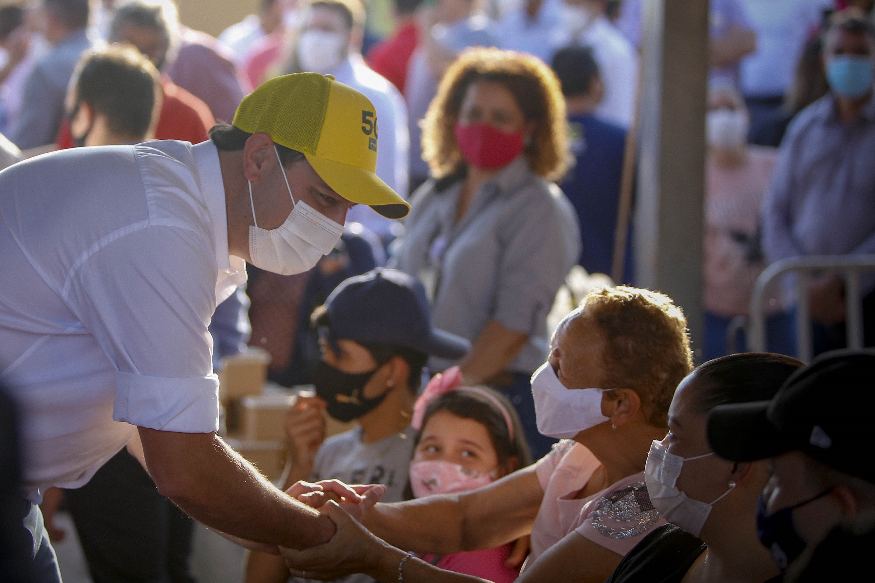 Famílias de Flórida recebem 32 casas concedidas gratuitamente pelo Governo do Estado