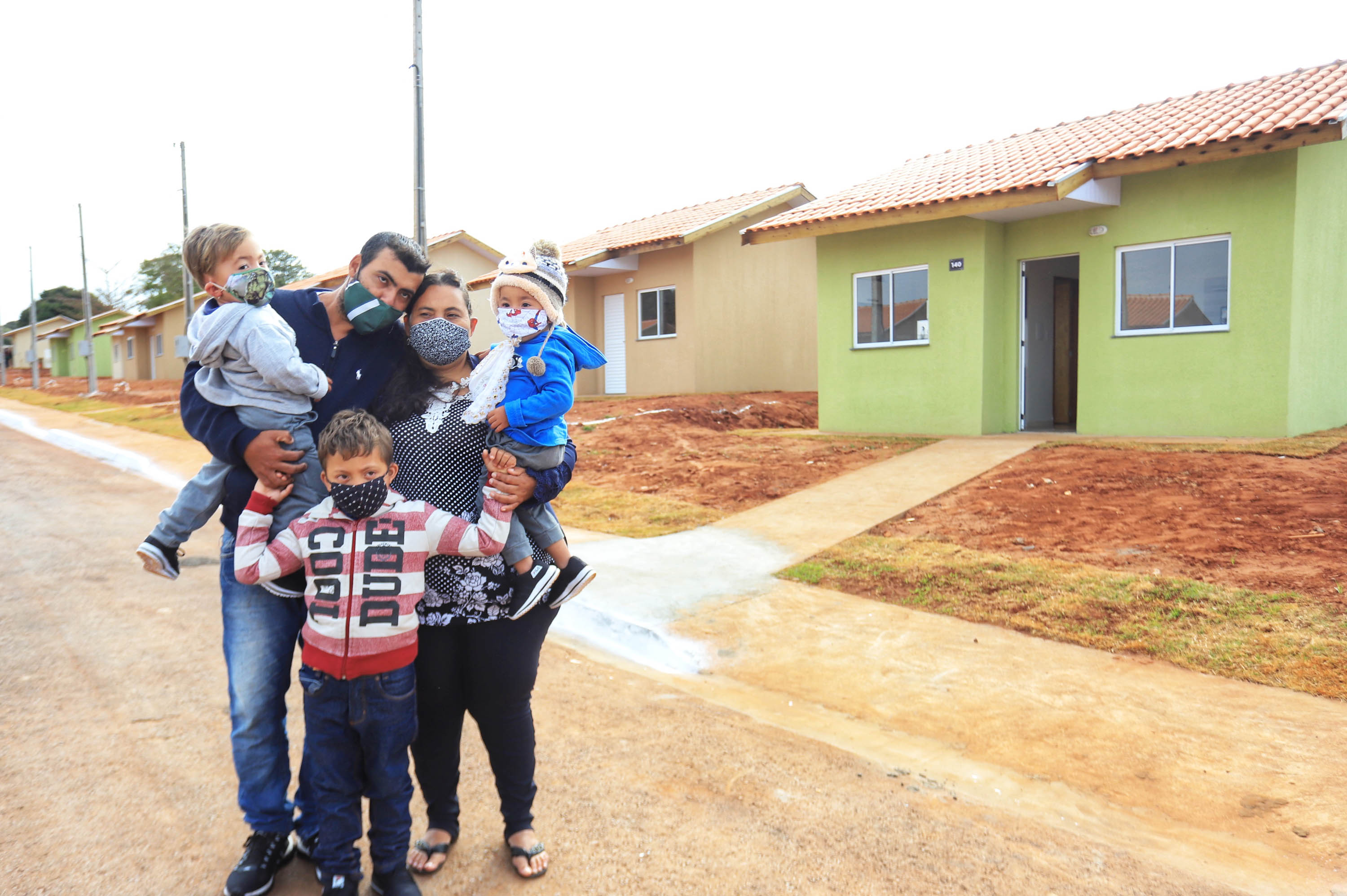 36 famílias em situação de vulnerabilidade social recebem novas casas em Itaguajé