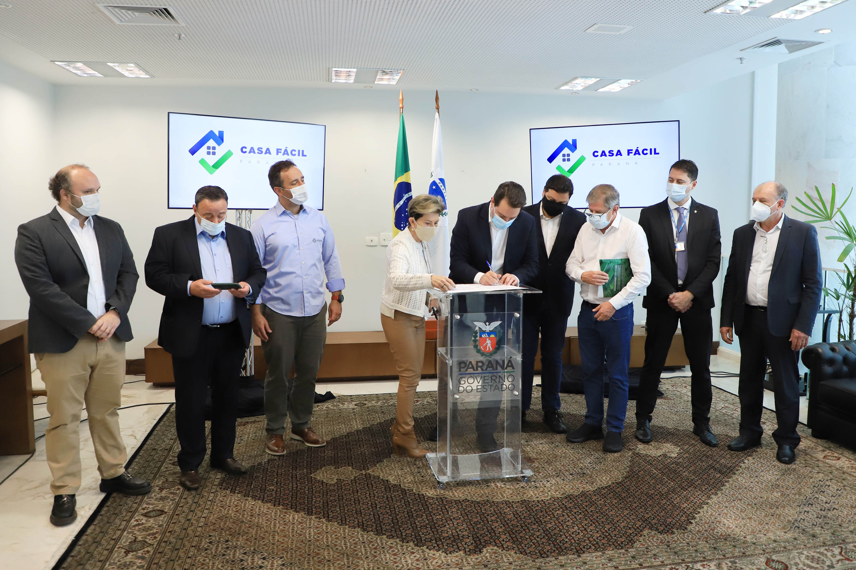 Governador libera subsídio para custeio de entrada da casa própria a 2.371 famílias