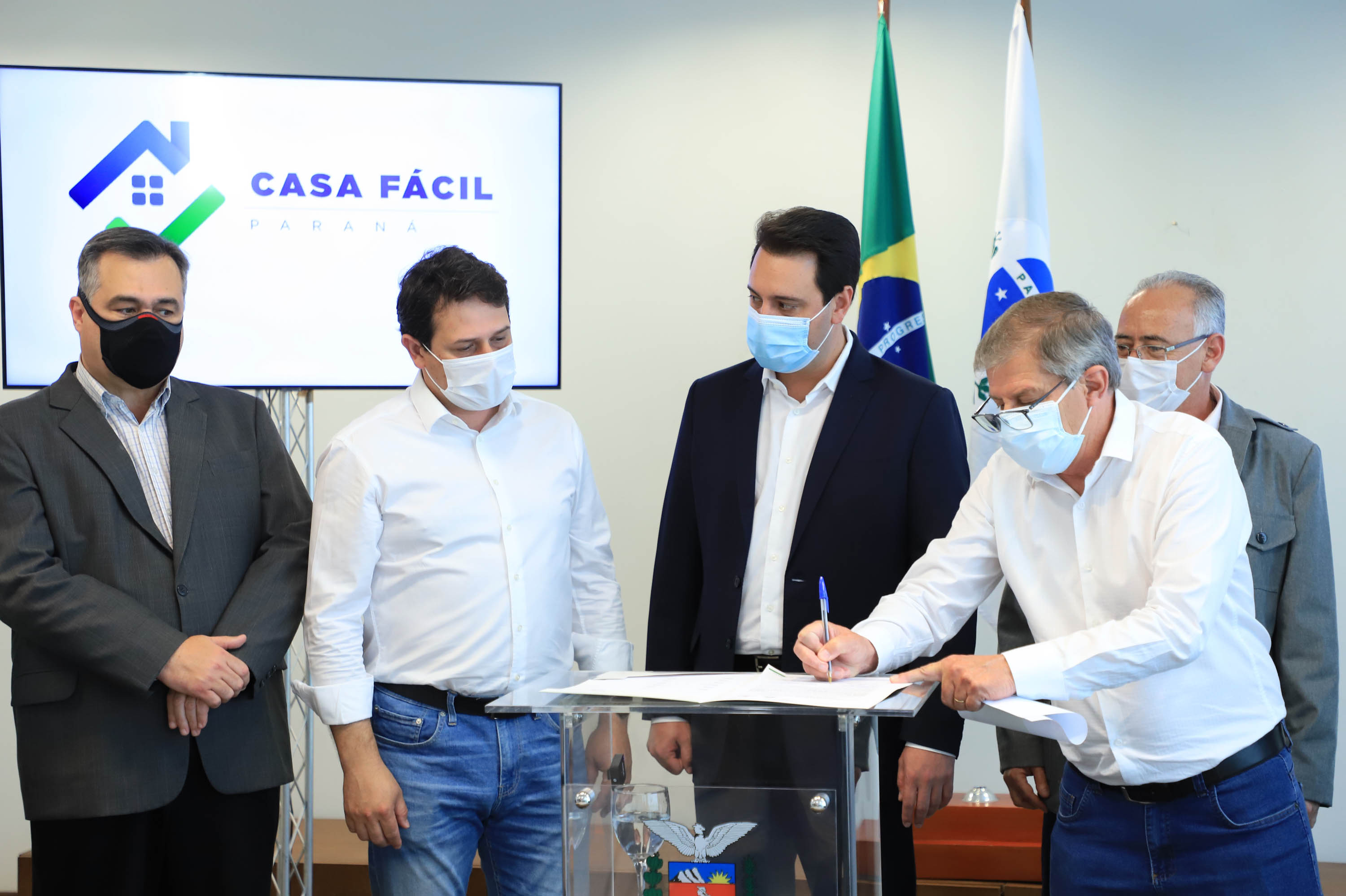 Governador libera subsídio para custeio de entrada da casa própria a 2.371 famílias