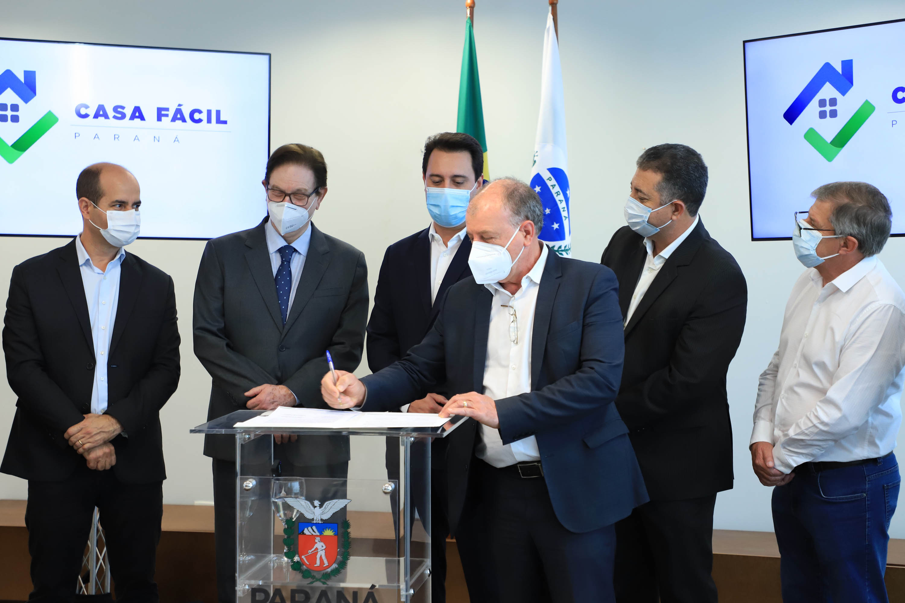 Governador libera subsídio para custeio de entrada da casa própria a 2.371 famílias