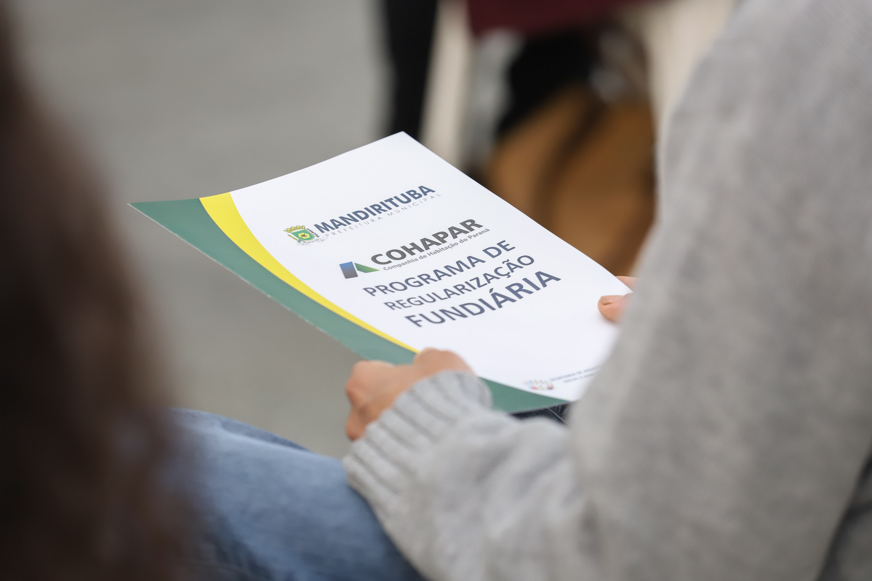 Governador entrega títulos de propriedade e anuncia R$ 17,6 milhões em obras para Mandirituba