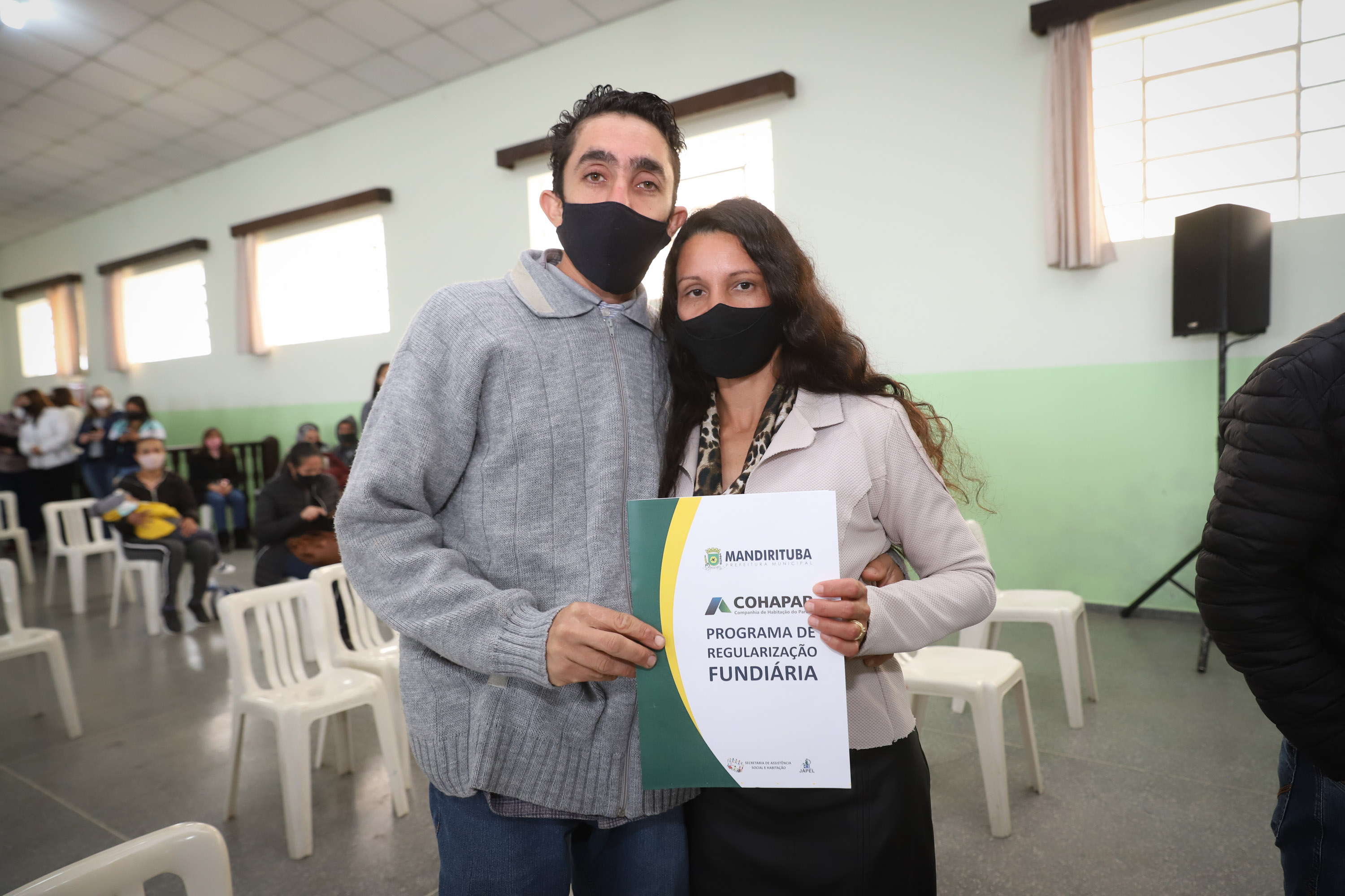 Governador entrega títulos de propriedade e anuncia R$ 17,6 milhões em obras para Mandirituba