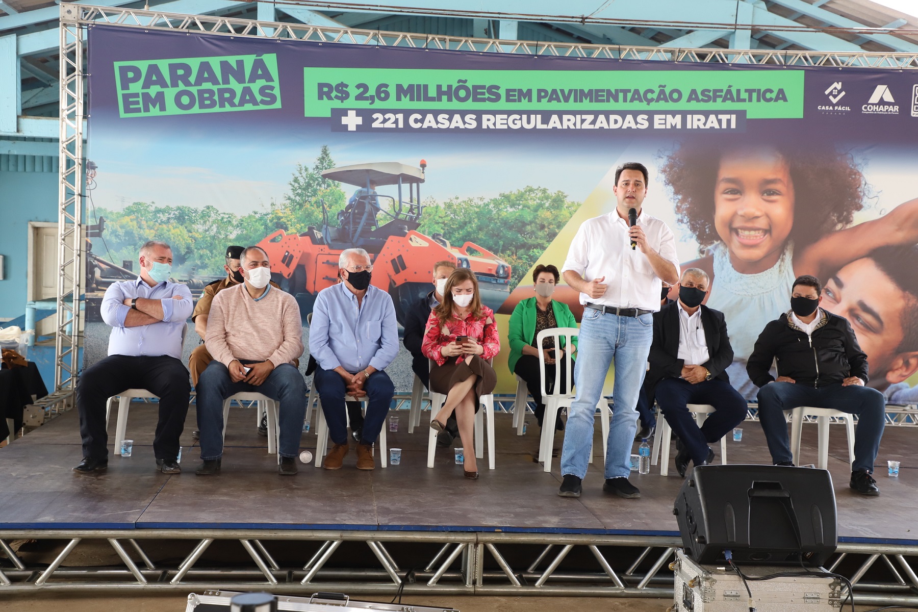 Governador entrega títulos de propriedade em Irati