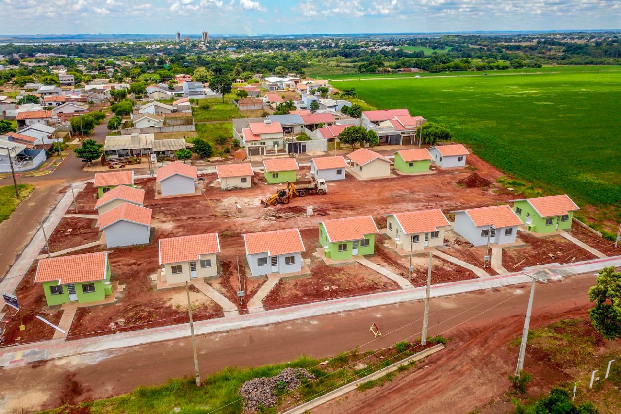 Casas são entregues de graça a 21 famílias de Guaíra