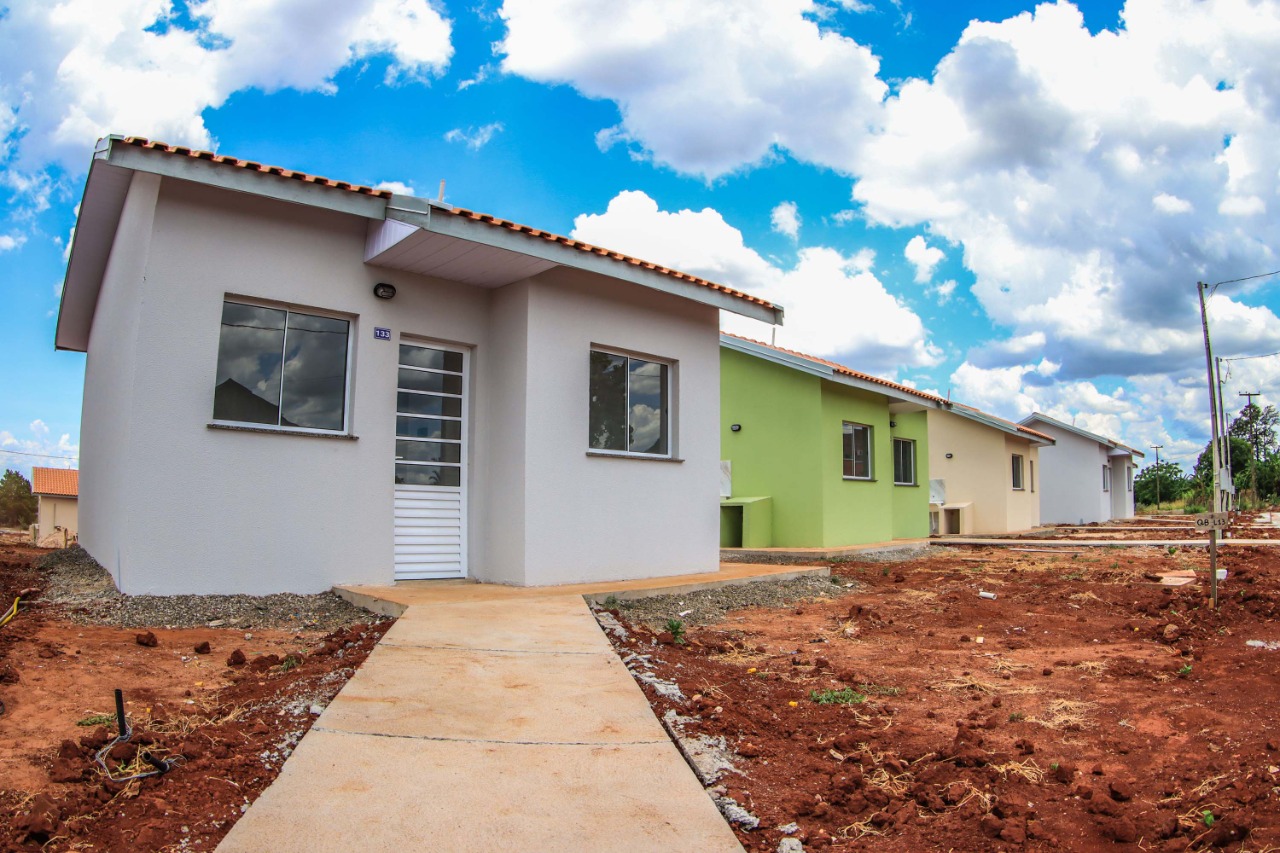 Casas são entregues de graça a 21 famílias de Guaíra