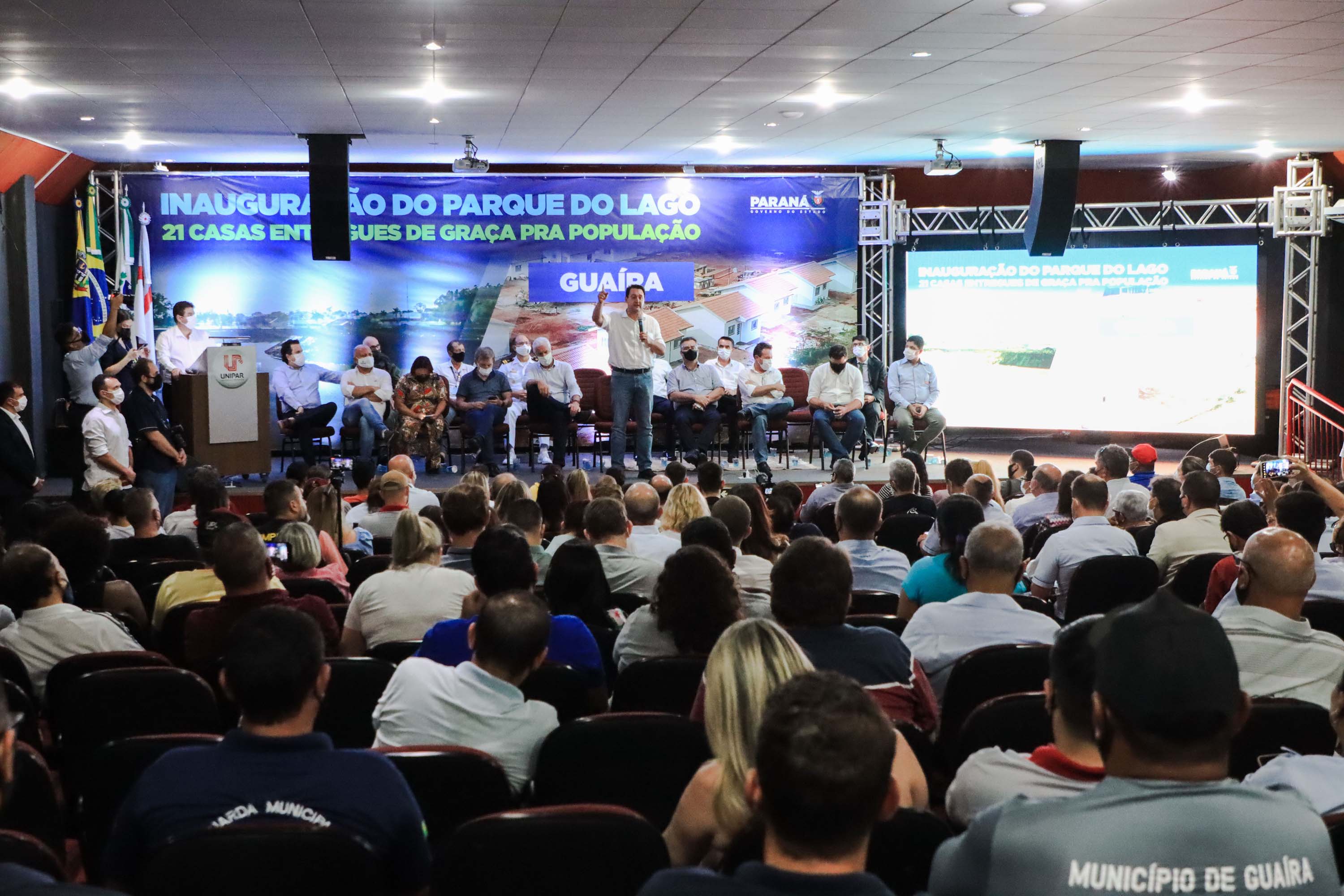 Casas são entregues de graça a 21 famílias de Guaíra