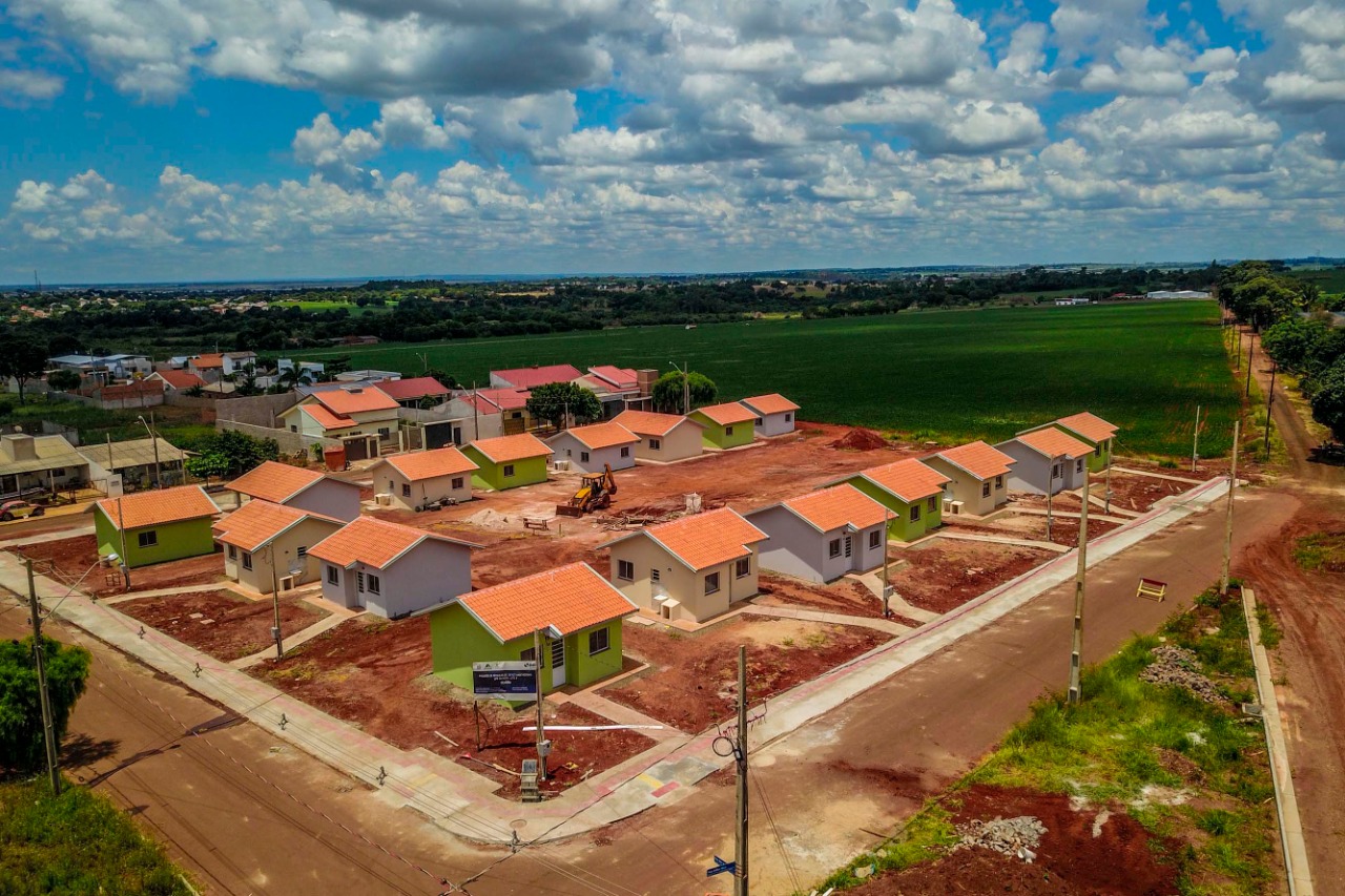 Casas são entregues de graça a 21 famílias de Guaíra