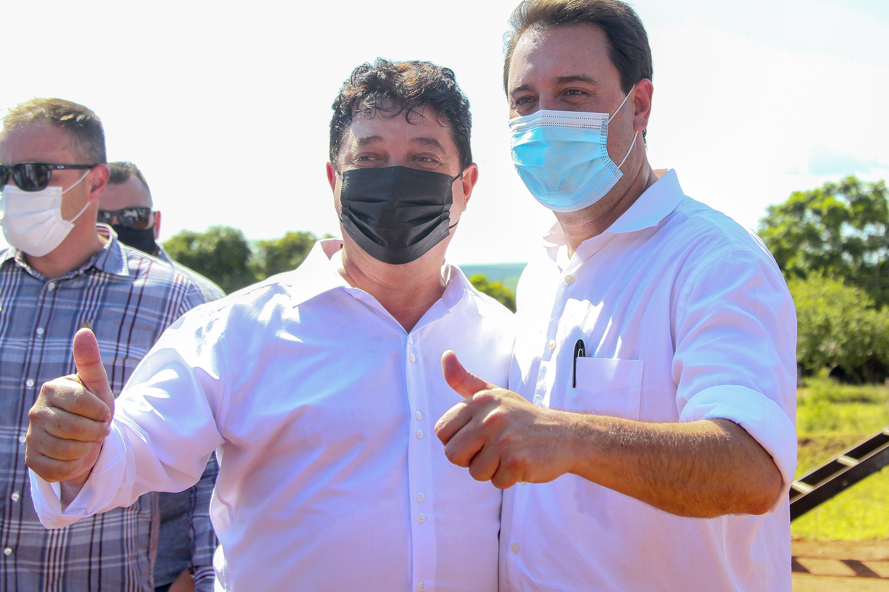 Com documentos em mãos, famílias de Goioerê celebram o Natal com casas regularizadas