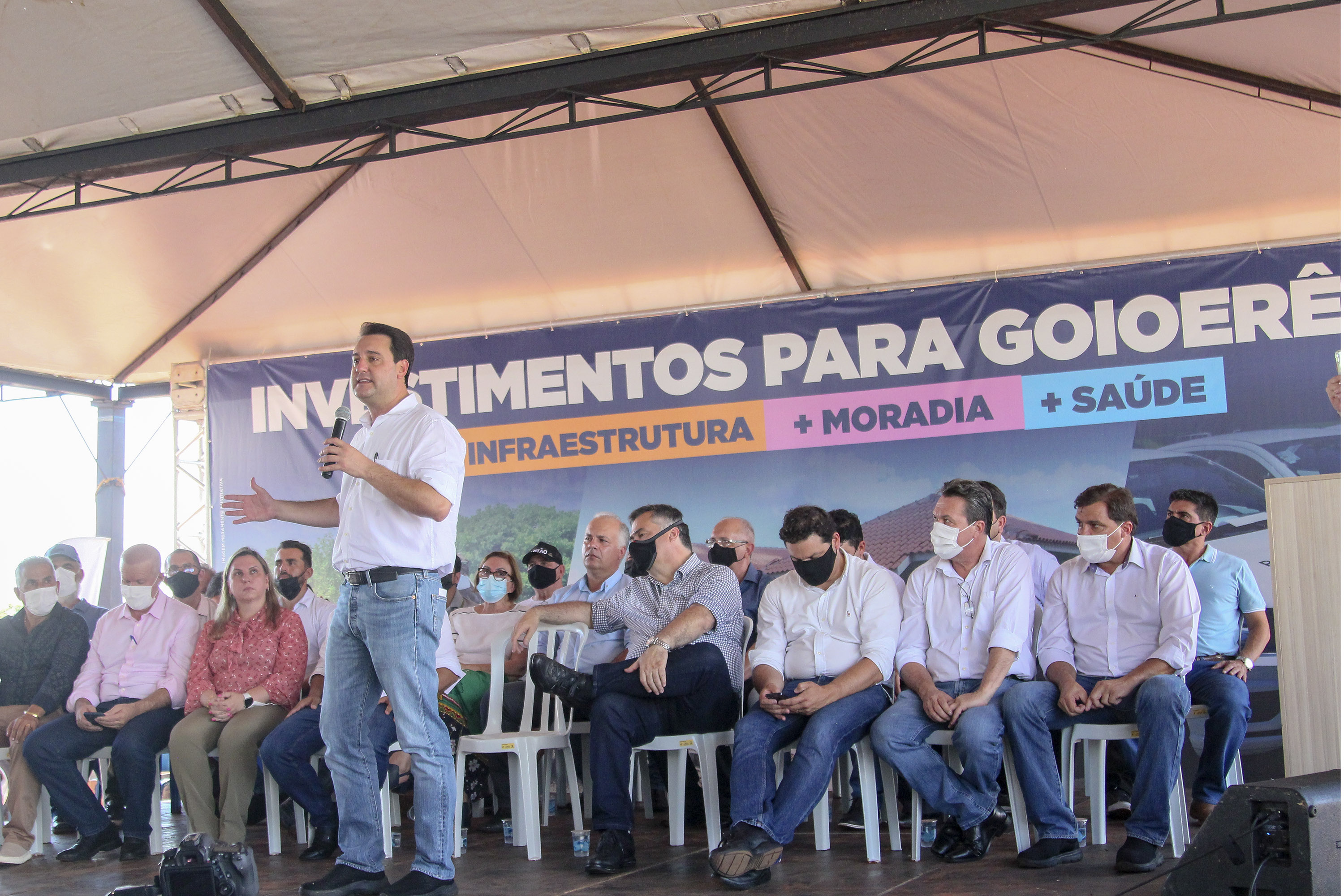 Com documentos em mãos, famílias de Goioerê celebram o Natal com casas regularizadas