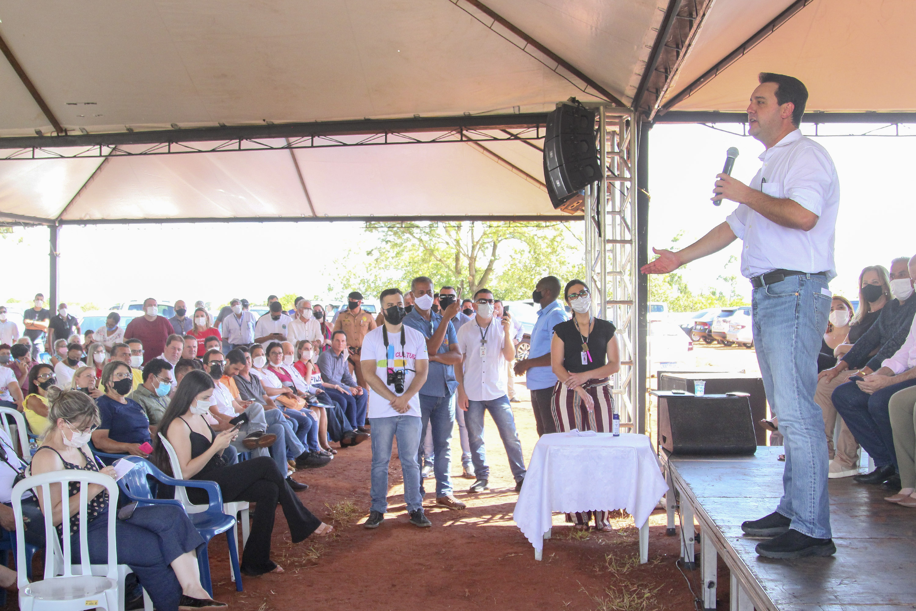 Com documentos em mãos, famílias de Goioerê celebram o Natal com casas regularizadas