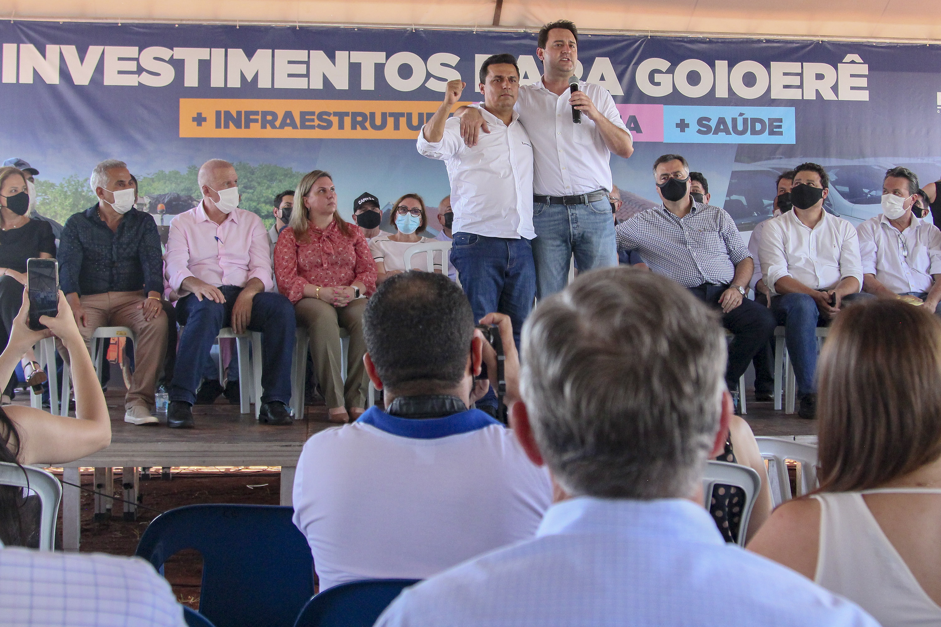 Com documentos em mãos, famílias de Goioerê celebram o Natal com casas regularizadas