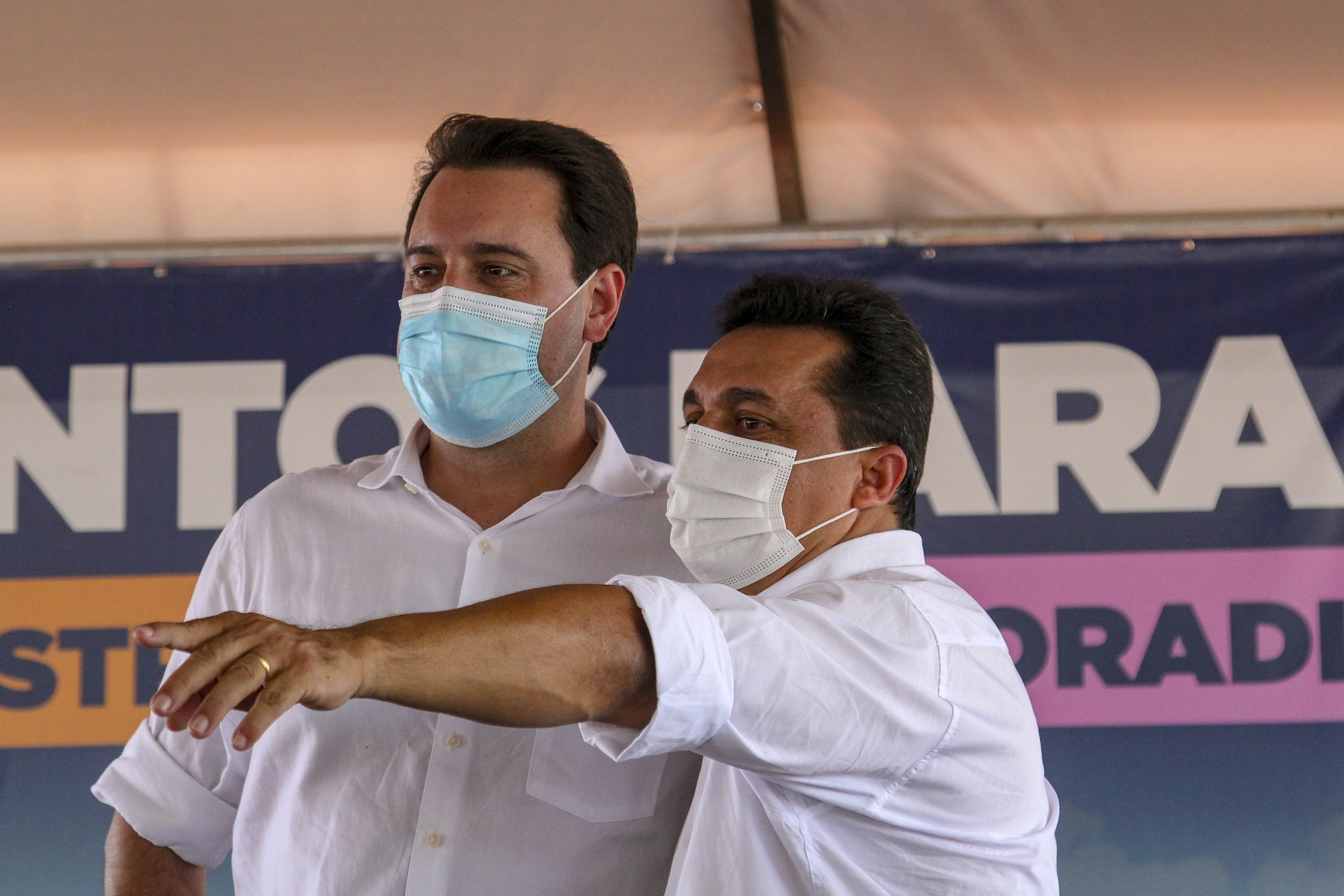 Com documentos em mãos, famílias de Goioerê celebram o Natal com casas regularizadas