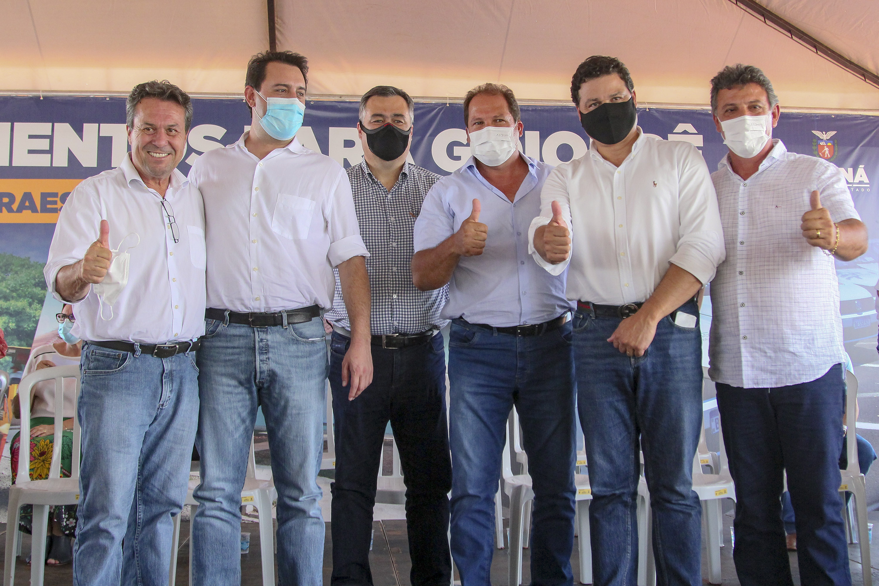 Com documentos em mãos, famílias de Goioerê celebram o Natal com casas regularizadas