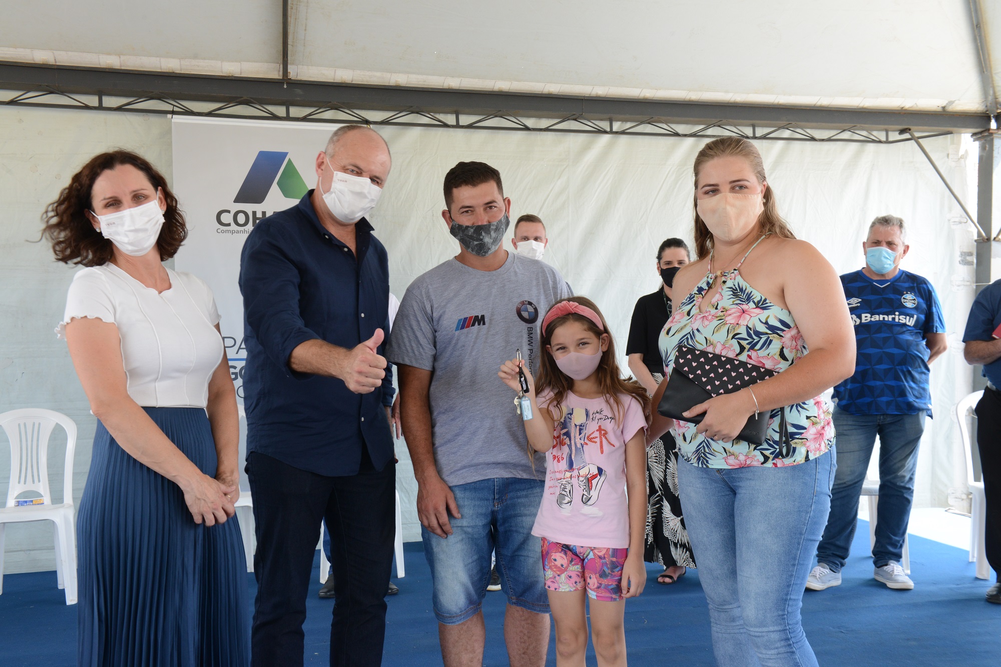 Governo entrega 90 casas e condomínio para idosos em Prudentópolis