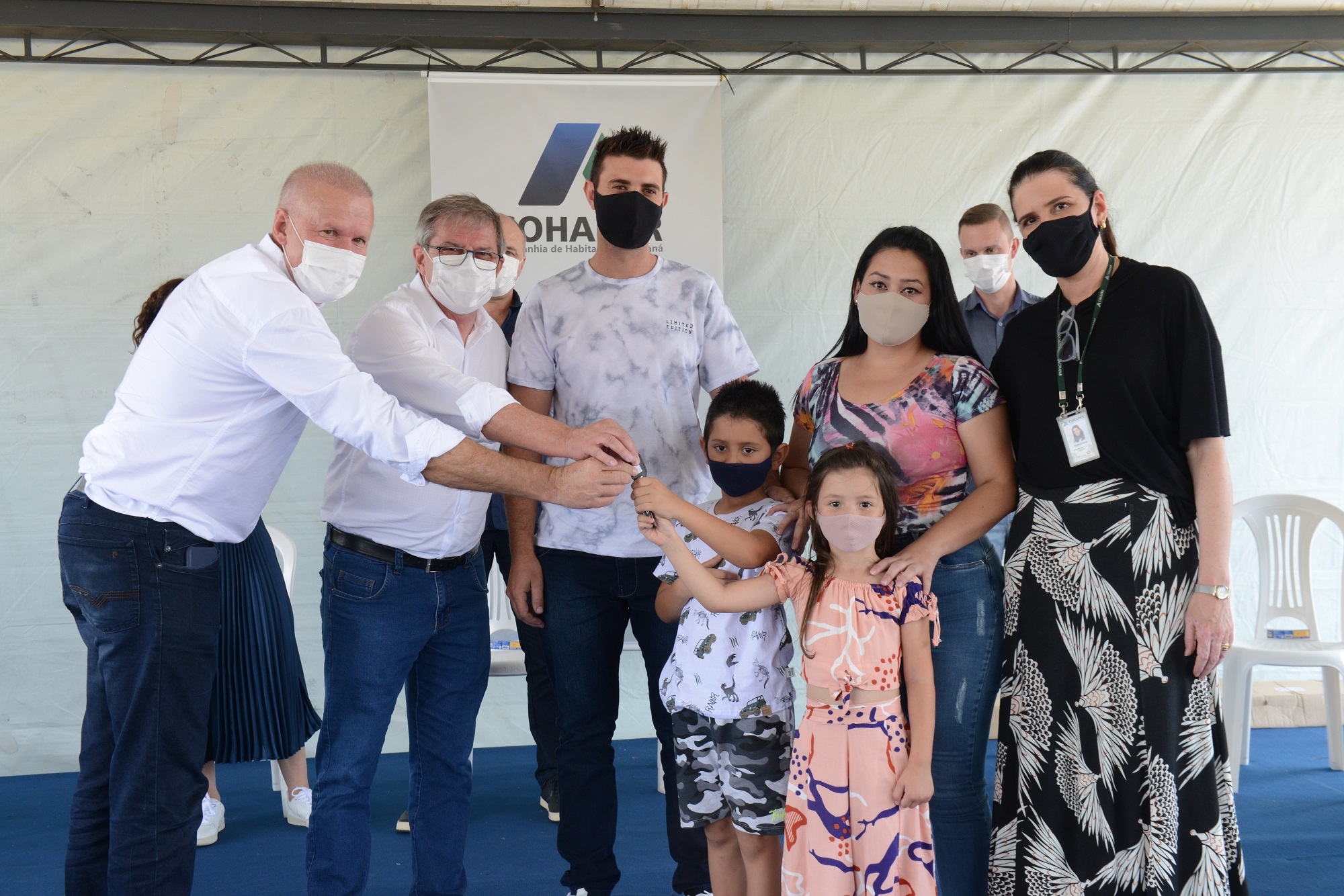 Governo entrega 90 casas e condomínio para idosos em Prudentópolis