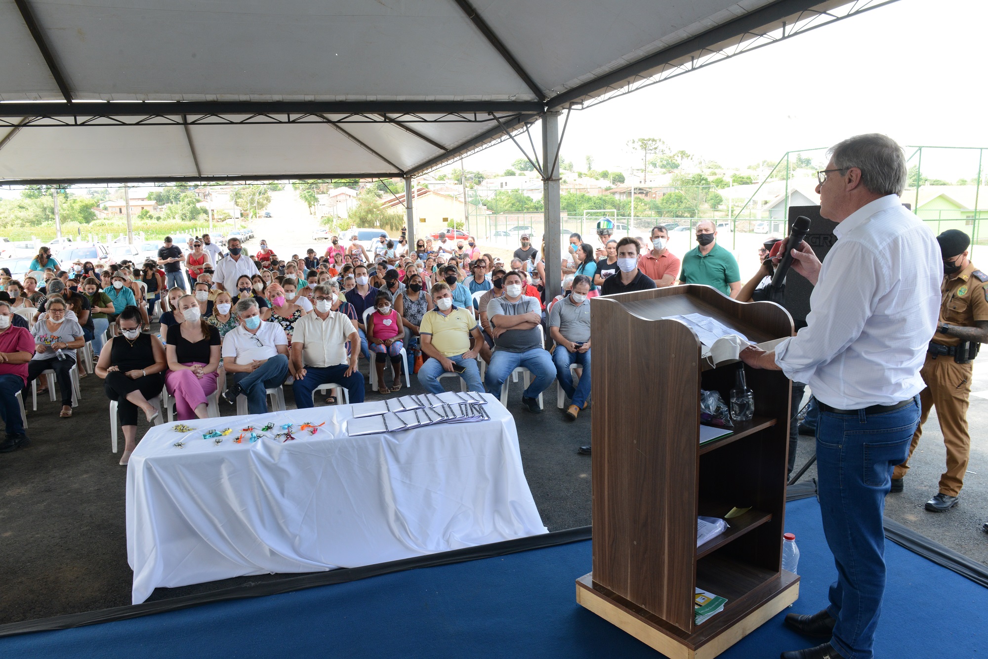 Governo entrega 90 casas e condomínio para idosos em Prudentópolis